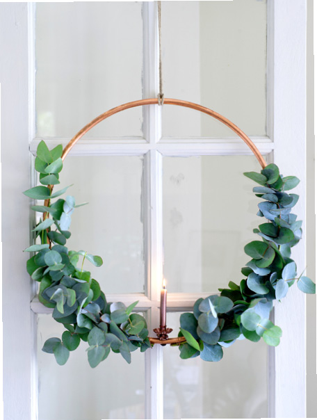 Krans van koper en eucalyptus