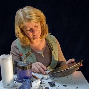 Marloes Eerden in haar atelier. Cropped(1)