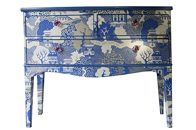 Kastje bekleed met papier door Byonie Porter