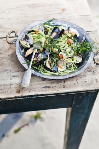 spaghetti met loogkruid en schelpdieren