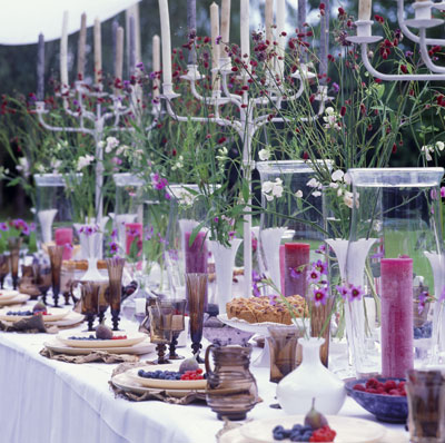 gedekte-tafel-kaarsen-bloemen gedekte-tafel-kaarsen-bloemen
