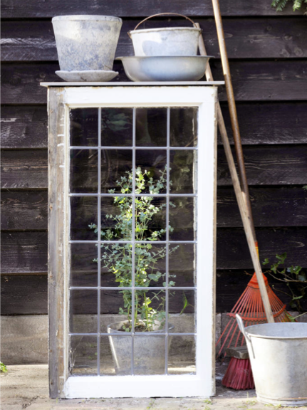 muurkas met glas in lood