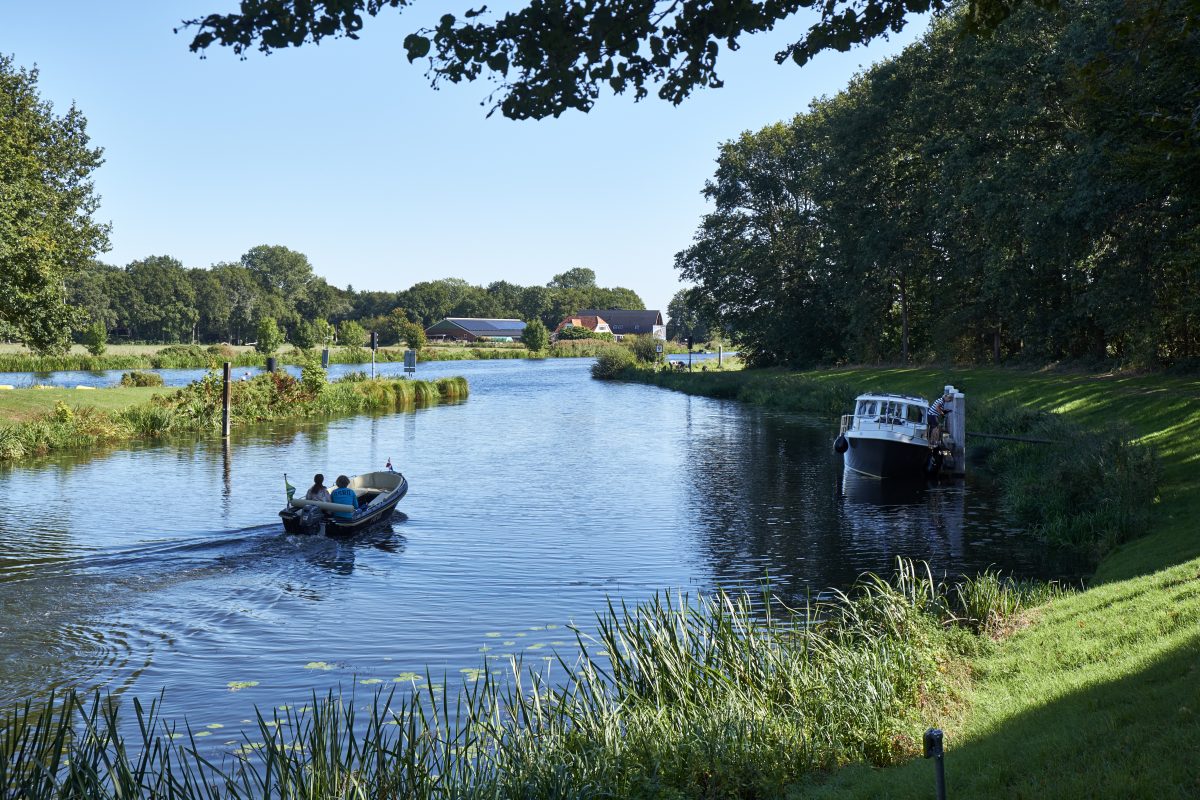 De Vecht met recreatieboten