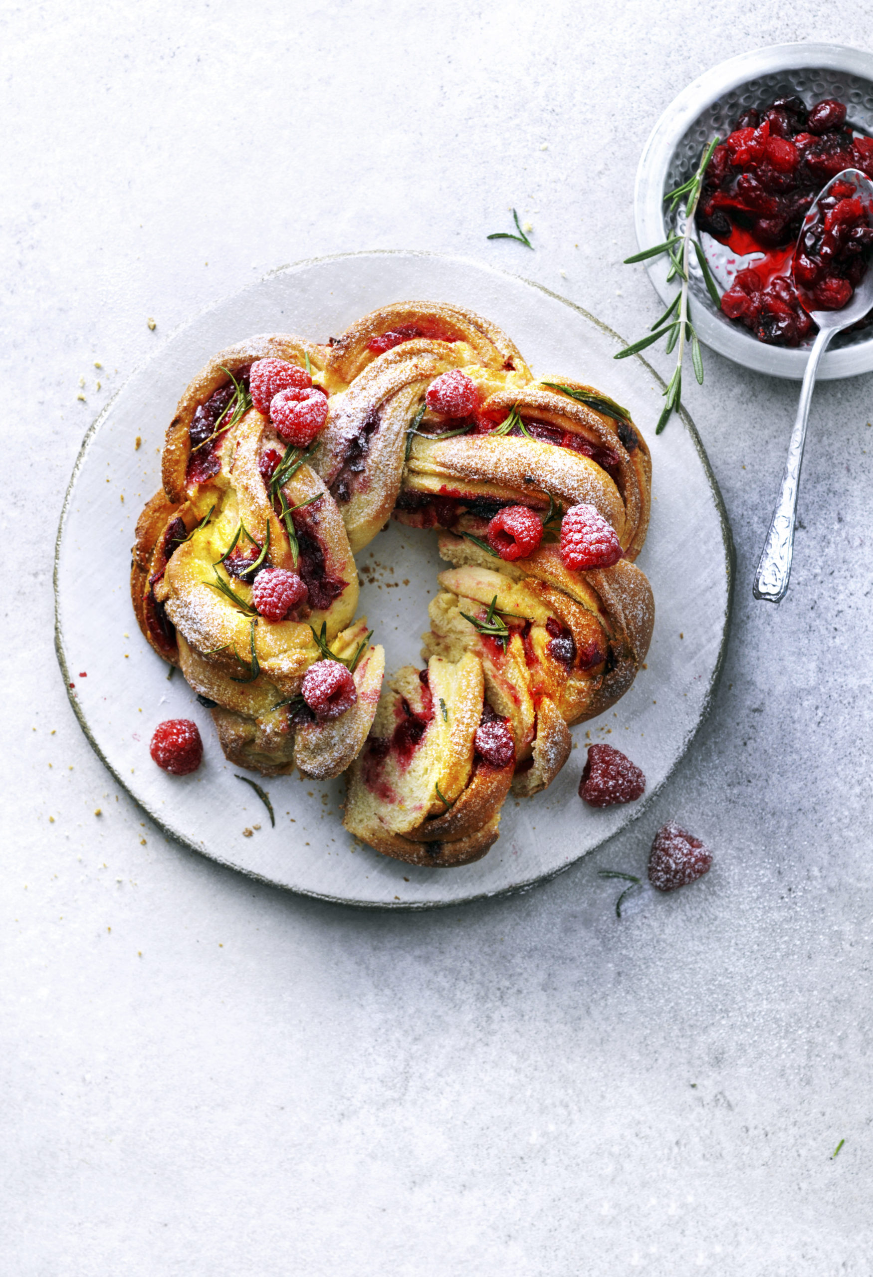 Gedraaide cranberryframbozenkrans