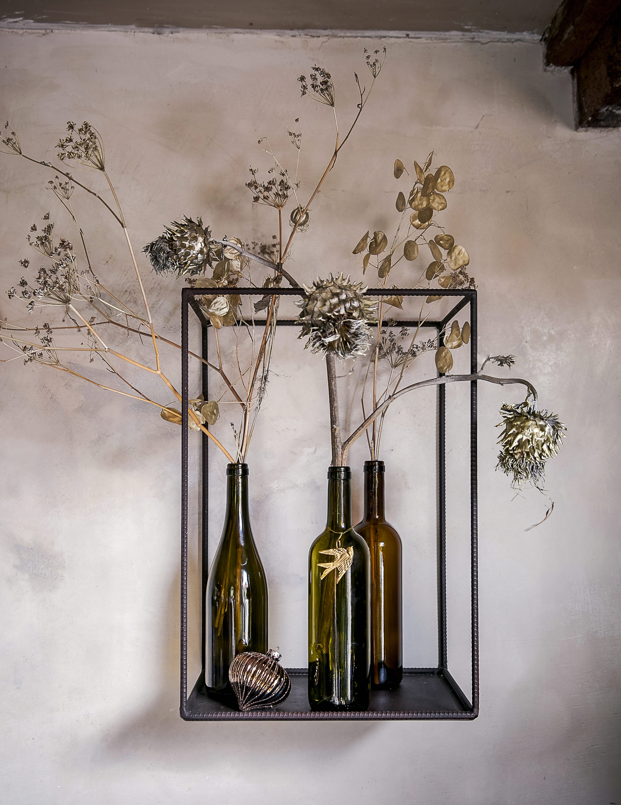 Toch te weinig kerstdecoratie in huis? Met deze 3 DIY-tips maak je last minute superleuke versiering van spullen die je gewoon in huis en tuin kunt vinden.