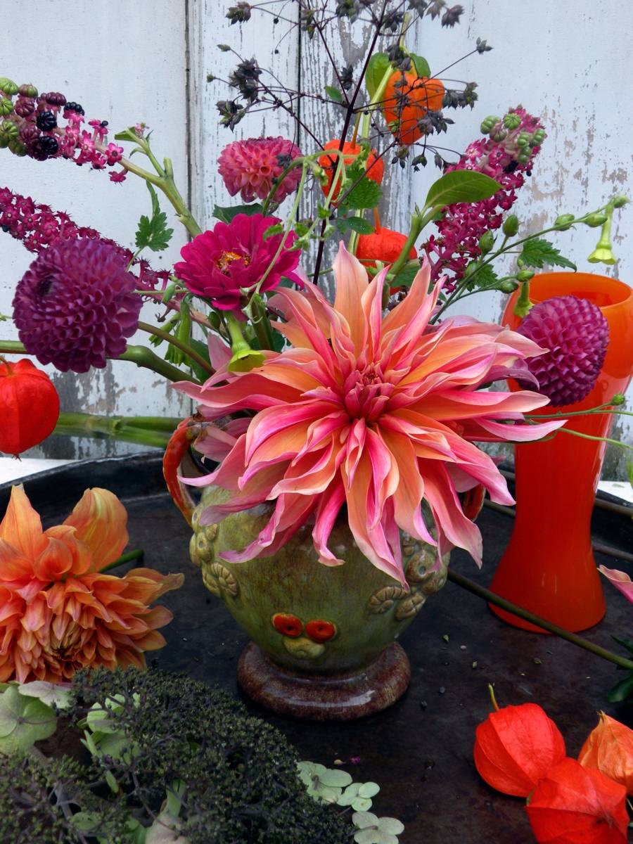 Dahlia's in vaas Foto Marieke Nolsen