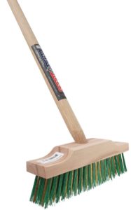 terrasbezem - tuin schoonmaken - mos - algen
